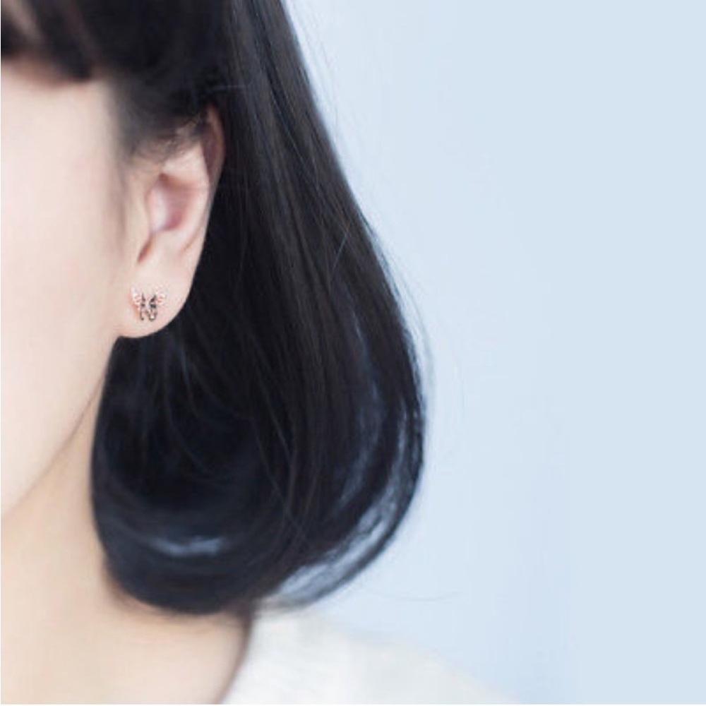 ✨HP✨ Elegant Butterfly Dainty Minimalist Post Earrings - Picture 2 of 7